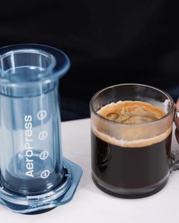 AeroPress Clear Blue - Zaparzacz do kawy niebieski